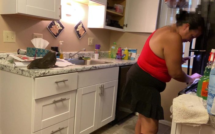 Full Monty: Tina Latina yaramaz bir hizmetçi