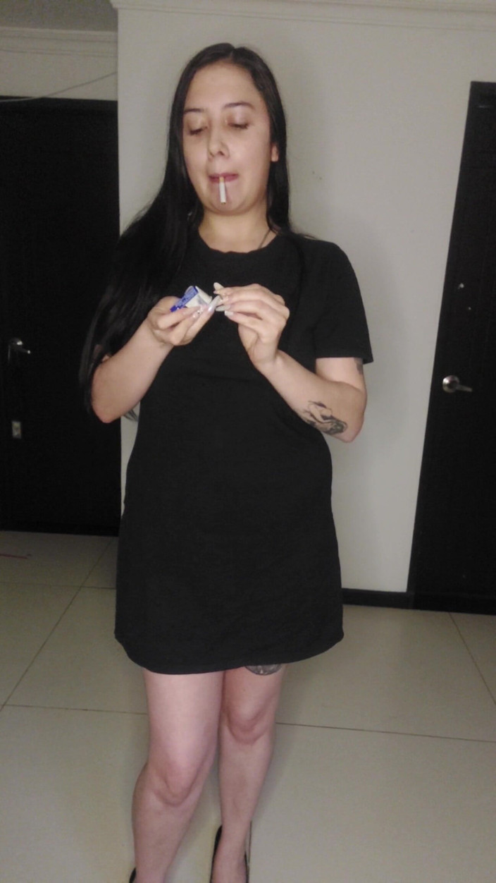 Golden domme: Curvă care fumează Mp4