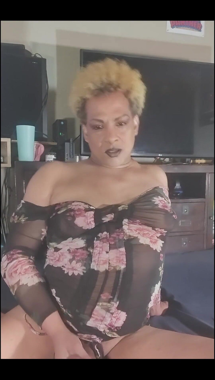 KNKY Bee: Podłączony i głaskanie