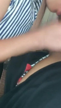 Deliciosa madrastra en el consultorio del médico