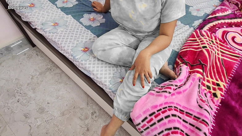 Riya Bonguus: 私の元カノのオマンコに中出しして、彼女は私に中出しを求めました