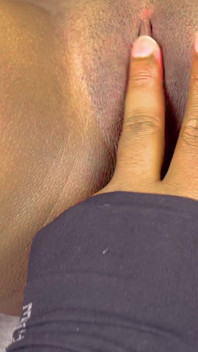 Sora mea vitregă vrea să-i ling păsărica în fiecare zi