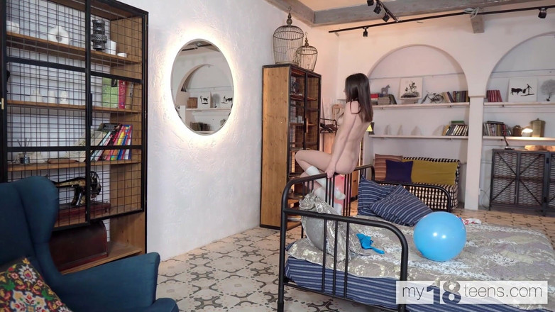 My 18 Teens: My18teens - gadis imut dengan celana dalam putih lagi asik nyepong...