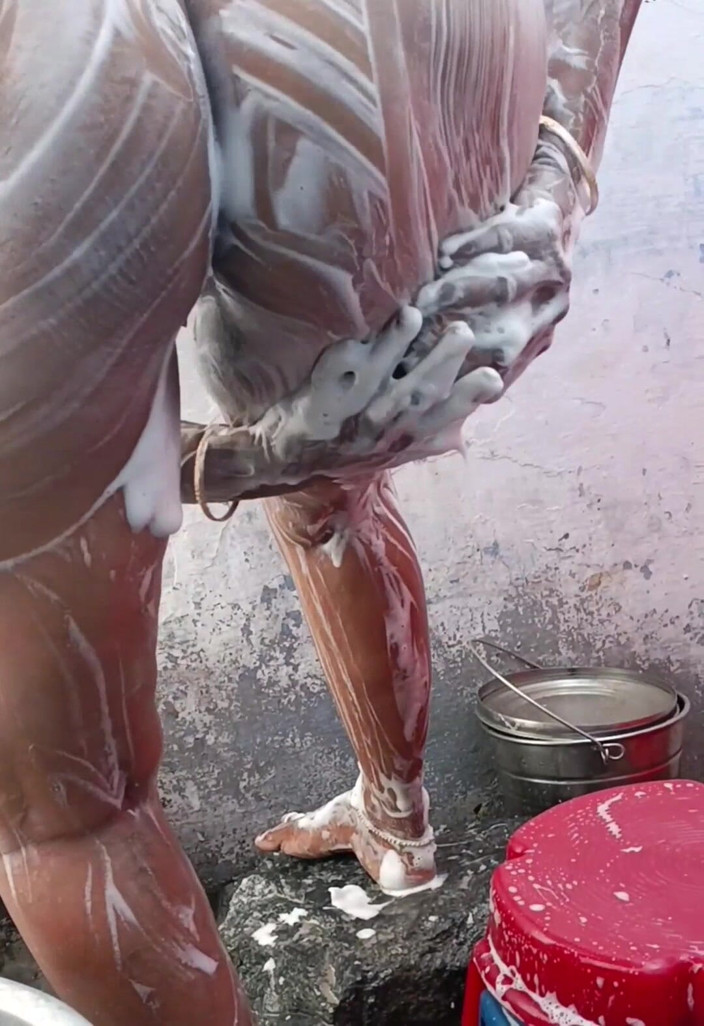 Jayaselvi: Meine nackte badeshow