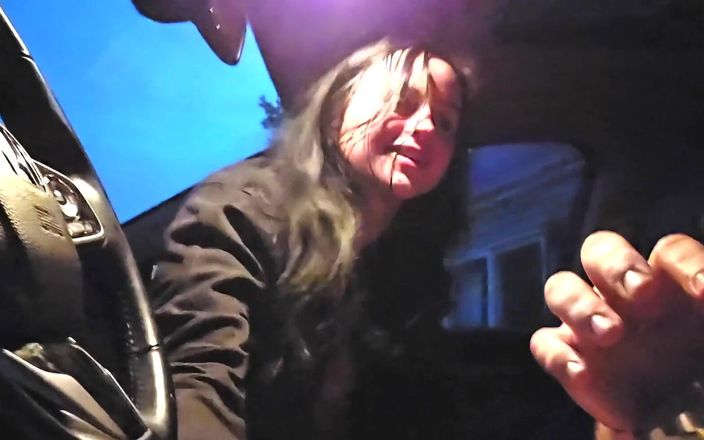 LEXI AND DAN: 私たちの車の中で、私が最後に車の中で別のチンポをファックしてしゃぶったときのことを夫に話しました。超ホット私は週に何度も投稿しています!