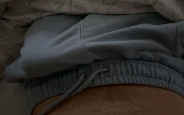 Uncut9xxx: Cewek ini ngungkap kontol besar yang belum disunat