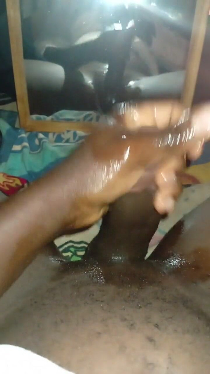 Sexyjayla254: Velký černý péro hladí až dokud se nevystříká