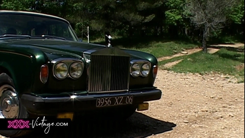 XXX-Vintage: Vintage anal sex in a Bentley