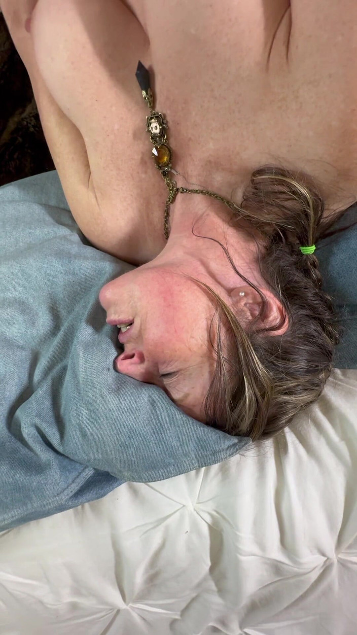 Bonewizzard69: セクシーな骨の乙女はおいしいです