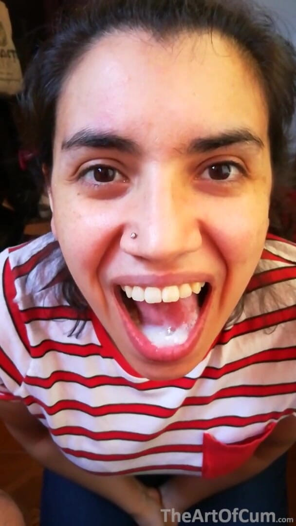 TheArtOfCum: ¡Rapidito! En primer plano - mamada vestida, jugando y tragando!