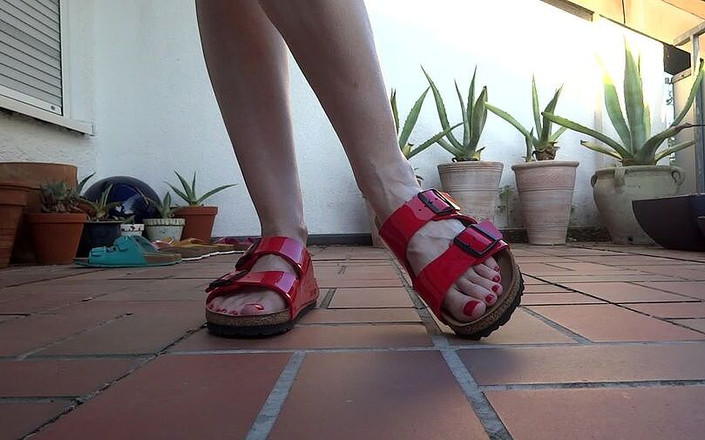 Lady Victoria Valente: Fashion show sandal di teras