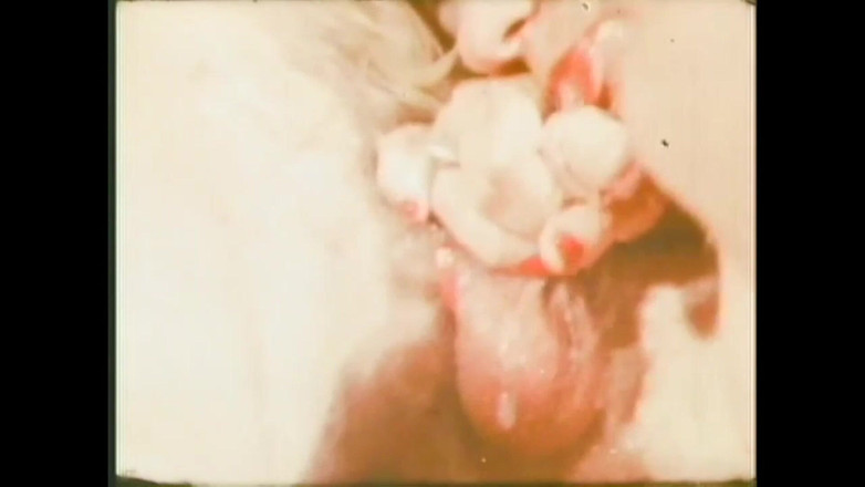 Vintage Megastore Full hd: 창녀가 그 장치를 가지고 놀고 있어