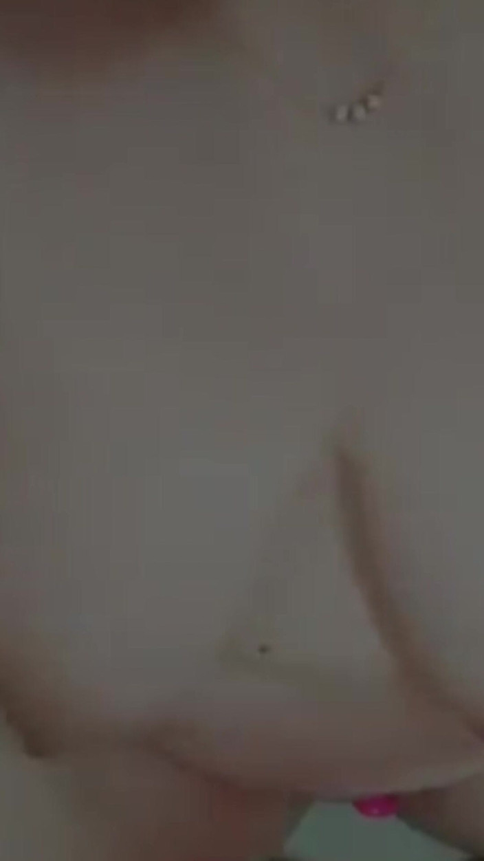 Novita_gemoy: Witwe live, muschi gestopft