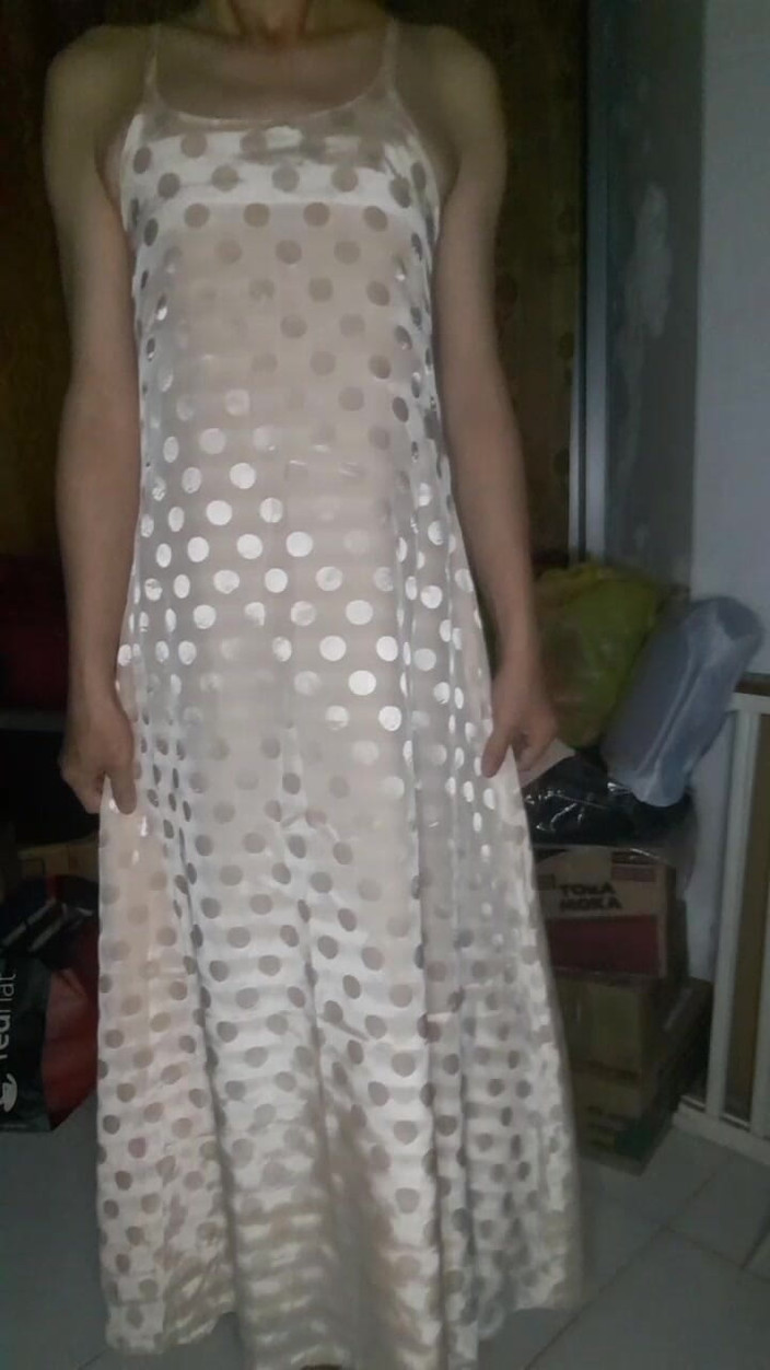 Naomisinka: Fetish masturbasi masturbasi satin long gown polkadot crossdresser
