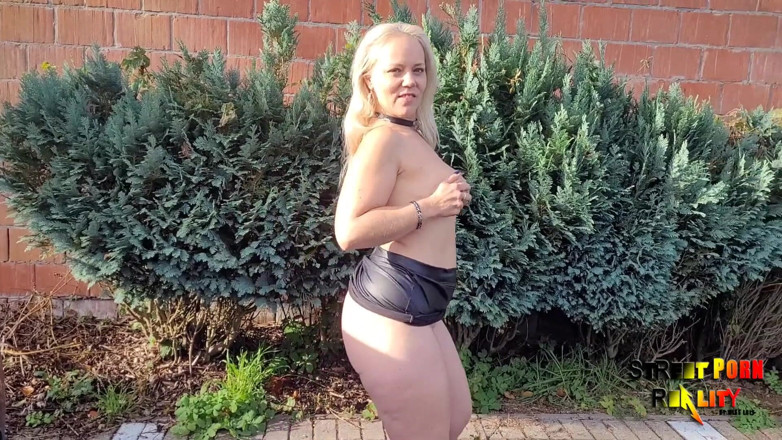 Street porn reality: Pause de pisse 03