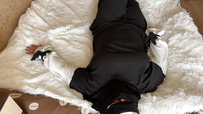 Lux Eva: Une arabe égyptienne se fait éjaculer dans sa chatte étroite