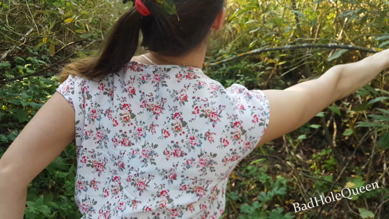 BadAnalQueen: Chúng tôi đến khu vườn để lấy rau và quyết định đụ trong bụi...