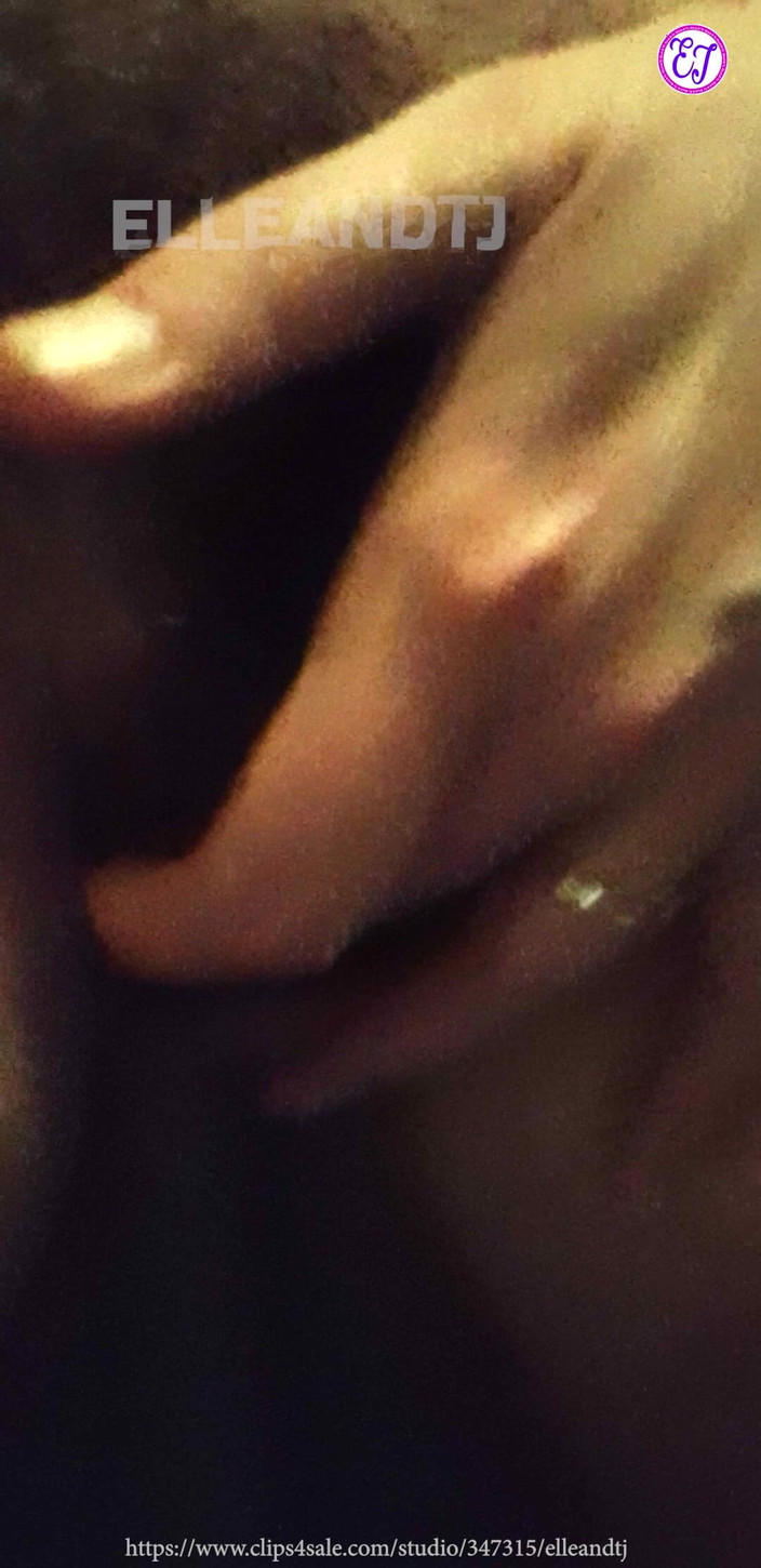 elleandtj: Owłosiona milf palcuje się