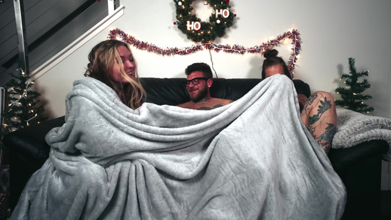 RealMaxxxSteele: Stiefmutter gibt stiefschwester sex-ed-lektion mit dem großen schwanz des stiefbruers