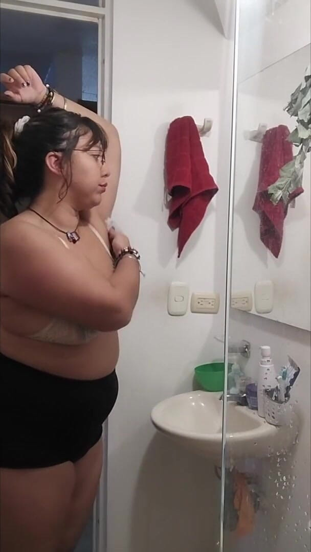 Nana Bela: Washing Hairy Armpits