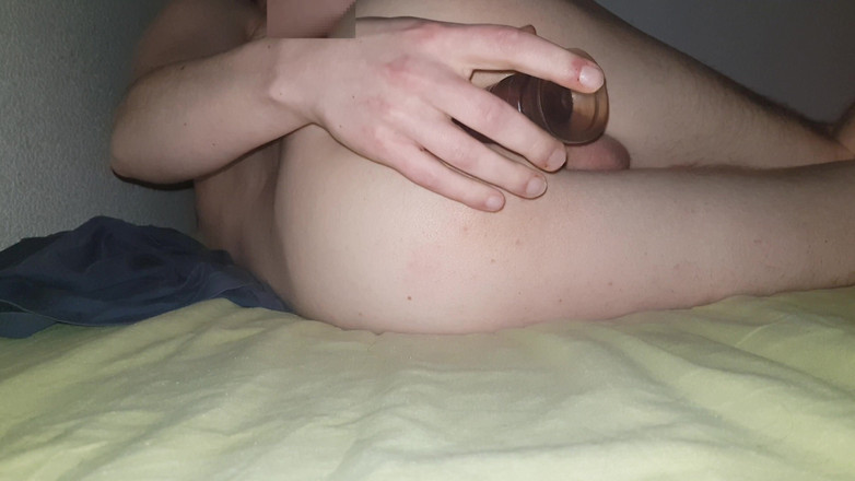 Asgartin: Asgartin se distrează anal cu vibrator