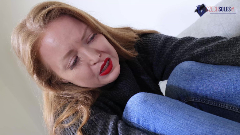 Czech Soles - foot fetish content: 姜的痛苦，臭和汗的大脚