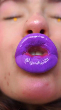 Violette, baiser accro