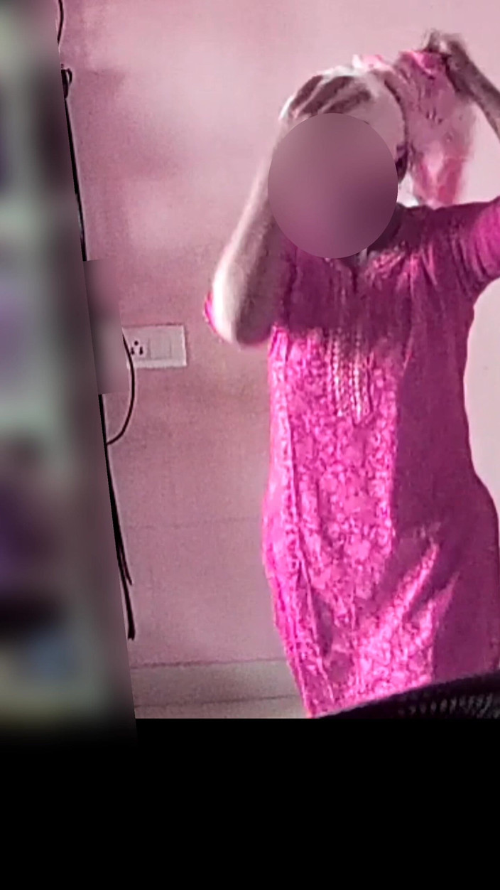 Black & white desicat: Desi betrügende sexy körper-hausfrau verführt mich mit kleidwechsel-video