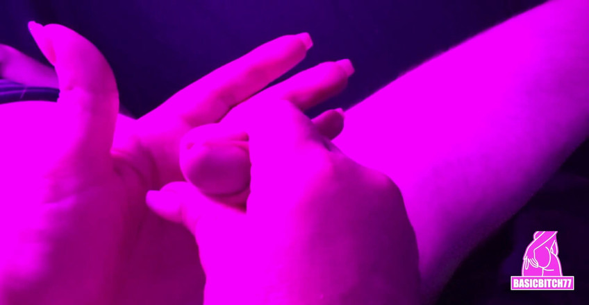 Basicbitch77: Дрочка руками з контролем оргазму з величезною порцією сперми