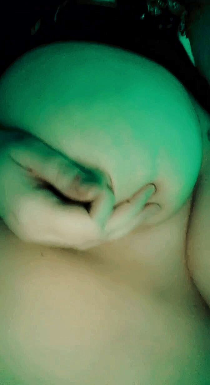 Nikki Danzig: Våt och behövande BBW