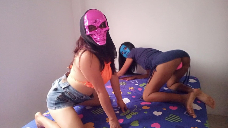 Martin13: 남친을 부르기 위해 모인 섹시한 친구들!! 그들은 매우 흥분하고 남자가 섹스하기를 원합니다.