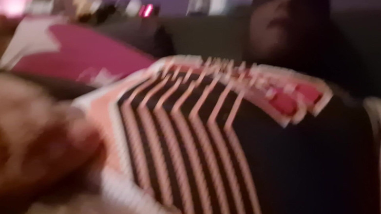 Nylon play: Spaß mit Nylon und Vibratoren haben.