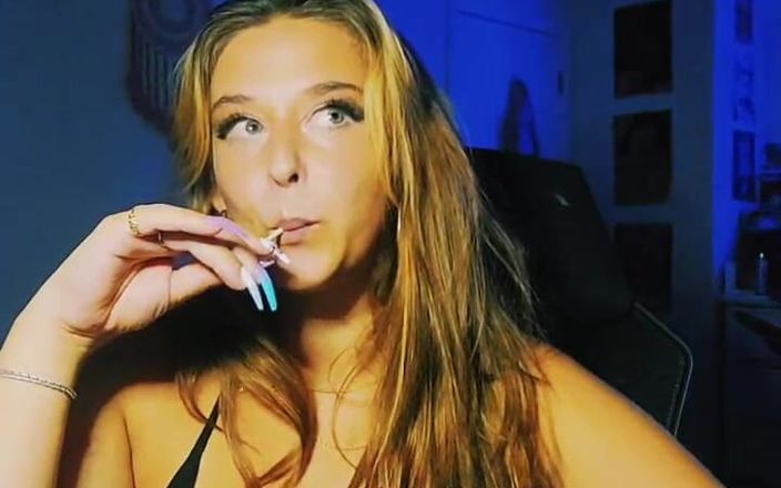 Alli Anderson: Tiktok na żywo je lizaka