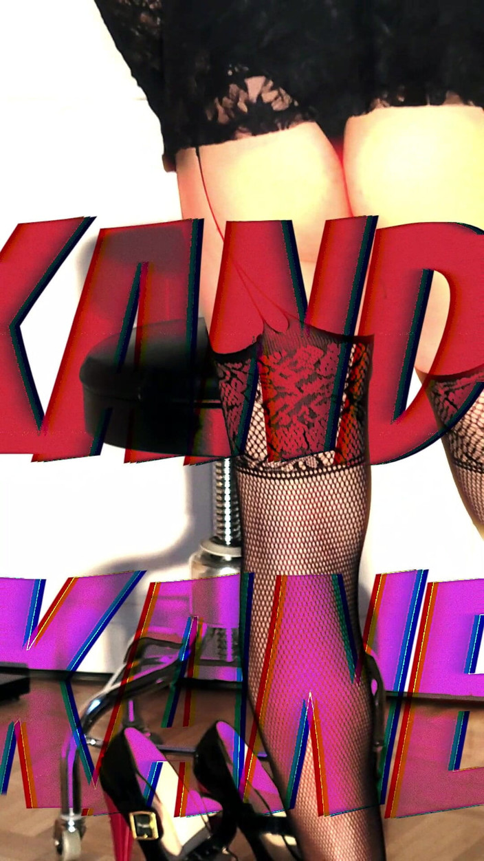 kandiKane: Kandi głaska swojego kutasa w pończochach i szpilkach na obcasach!