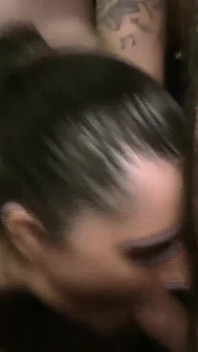 Première soirée gangbang pour Pixiee Little_1