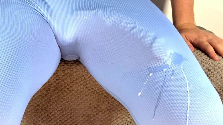 Lucas Nathan King: Monster Cock stříkání v těsných legínách