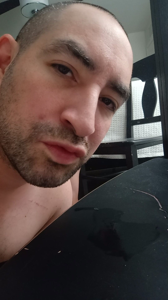 Brandon Lee: Sabah boşalması ve göt suları