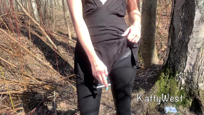 Katty West: 公園内の屋外喫煙