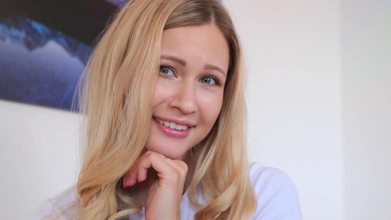 Stella Cardo: Hon flirtar med dig för att visa henne