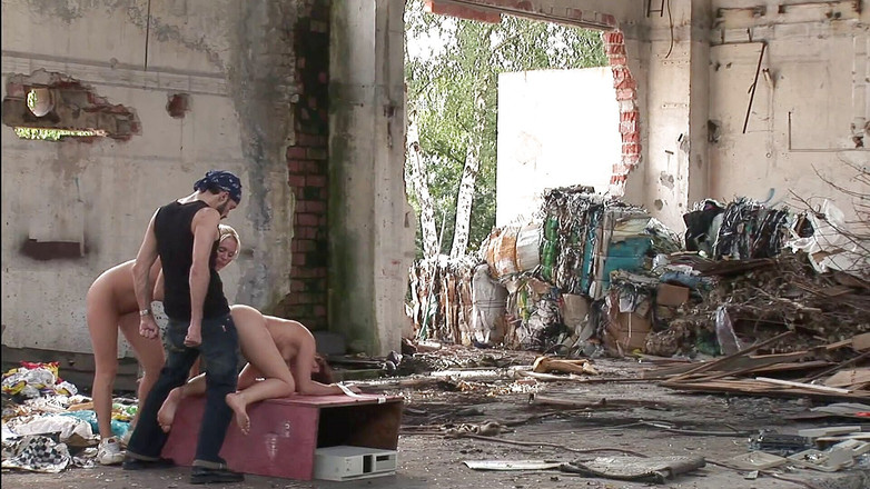 Hot Pornstars: 金发辣妹被搭讪肛交