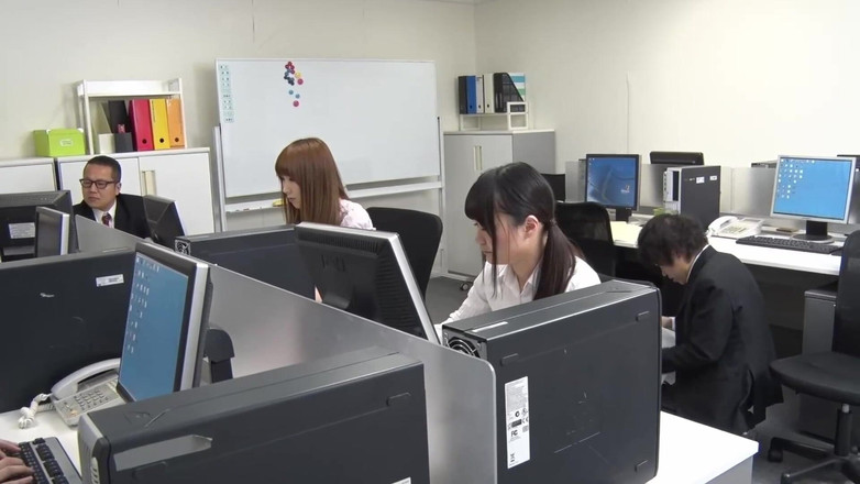 Raptor Inc: Um empregado inútil como eu que gawks em uma bela...