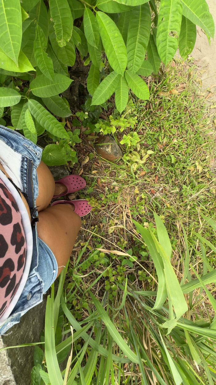 EMY_AND_JONH: Wanita petani Colombia melancap di luar rumahnya supaya jiran boleh...