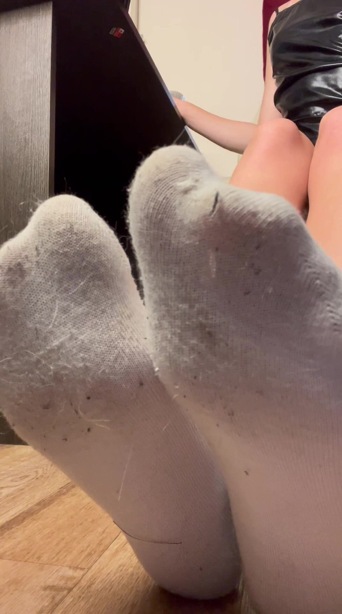 Skinny_lady69: Naučím tě milovat vůni ponožky