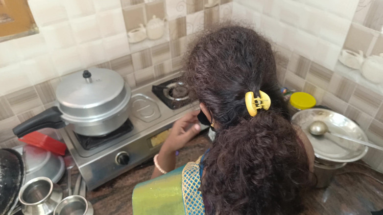 Pushpa studio: 南インドの浮気主婦