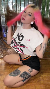 Ahegao戏弄粉色头发