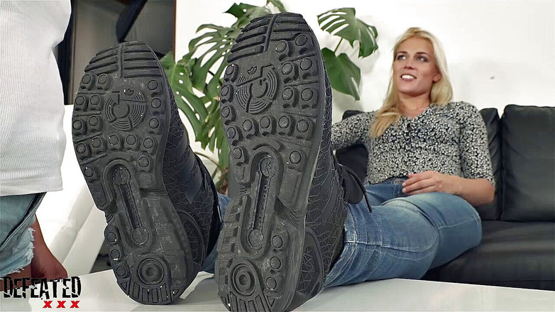 Foot Fetish Center: Fetysz stóp - Dwie dziewczyny bawiące się z lizaniem dupy i...