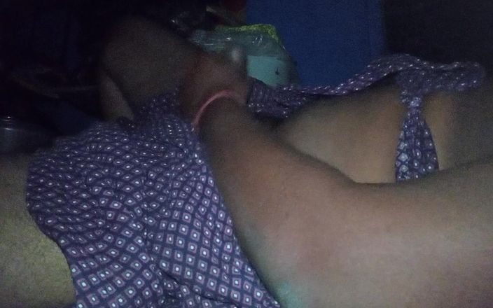Sweet Indian cock: Cewek ini lagi asik masturbasi sendirian di rumah