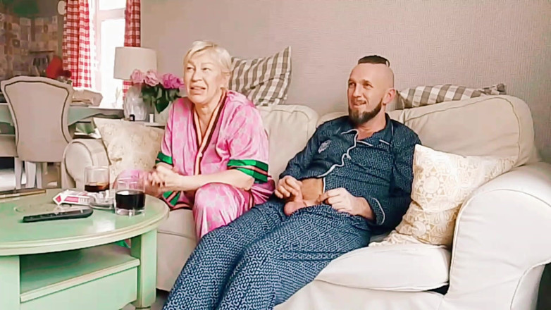 Crazyfamily 1970: Taboo Sex, Stepmom Watches Movies, and I Her Mouth