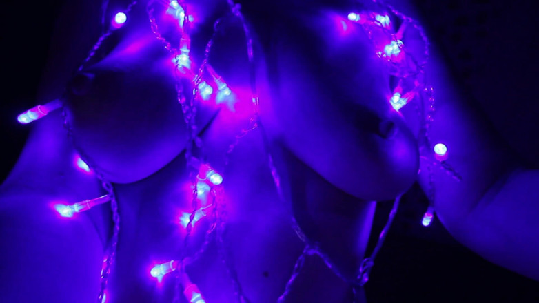 Hairypussyangel: Noel'de oyuncaklar ve LED çelenk ile seks, yeni yılın kutlu olsun!...
