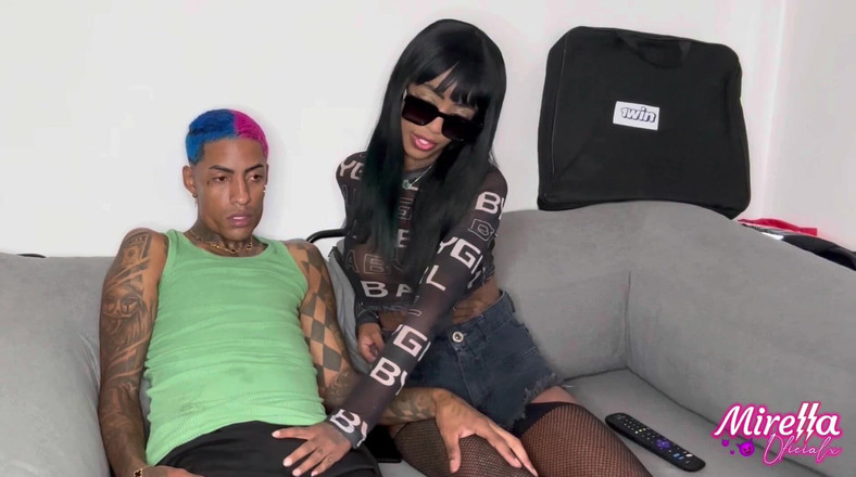 Mirellaoficialx: Мой друг не меняется каждый раз, когда приходит ко мне в гости, есть